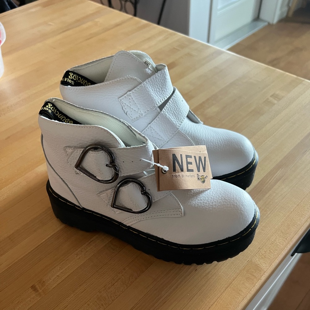 Dr. Martens style white boots new 38